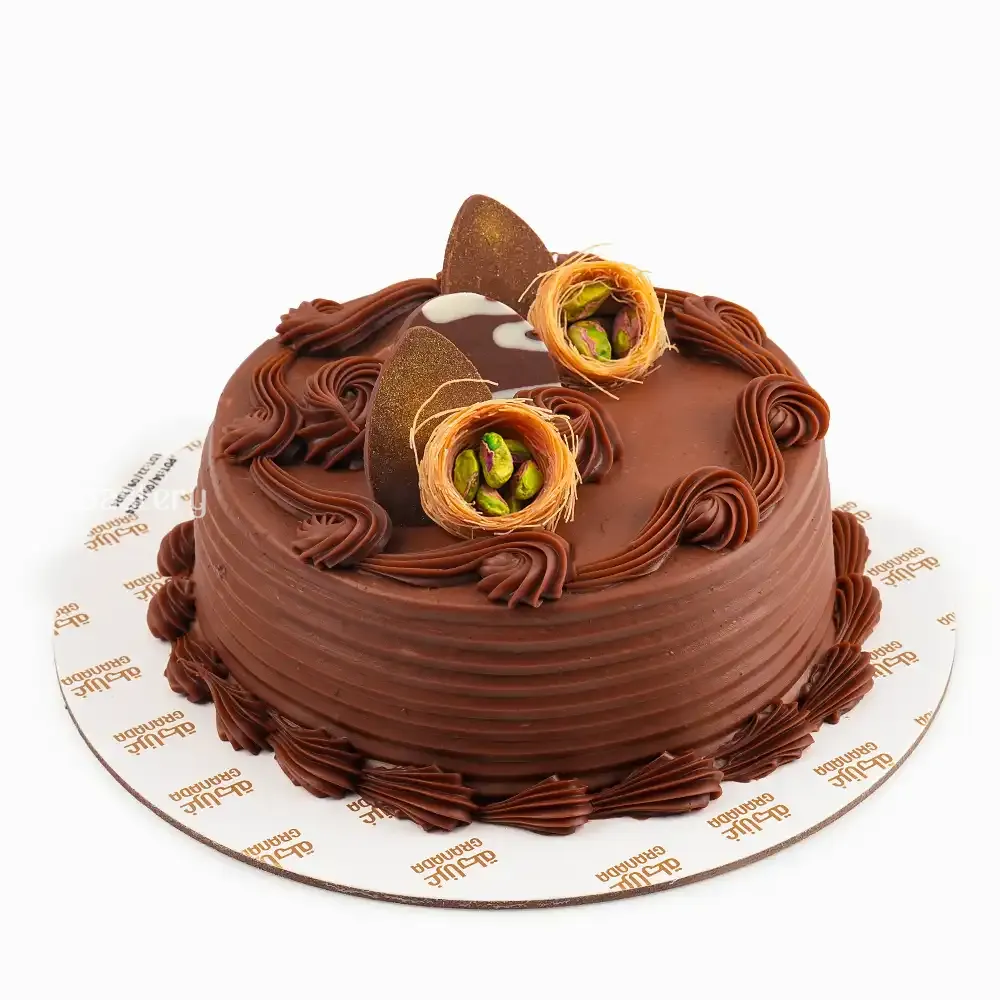 Small kunafa and chocolate cake