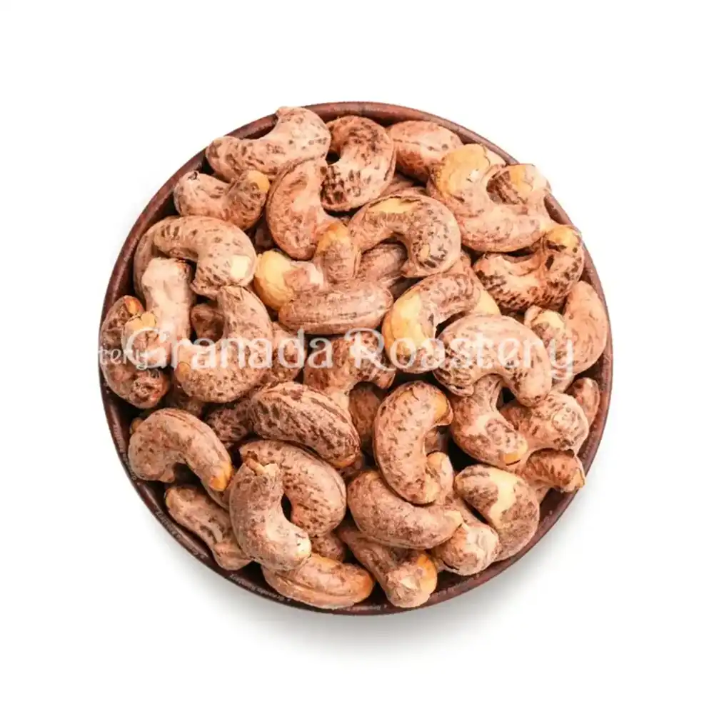 كاجو محمص بالقشر
