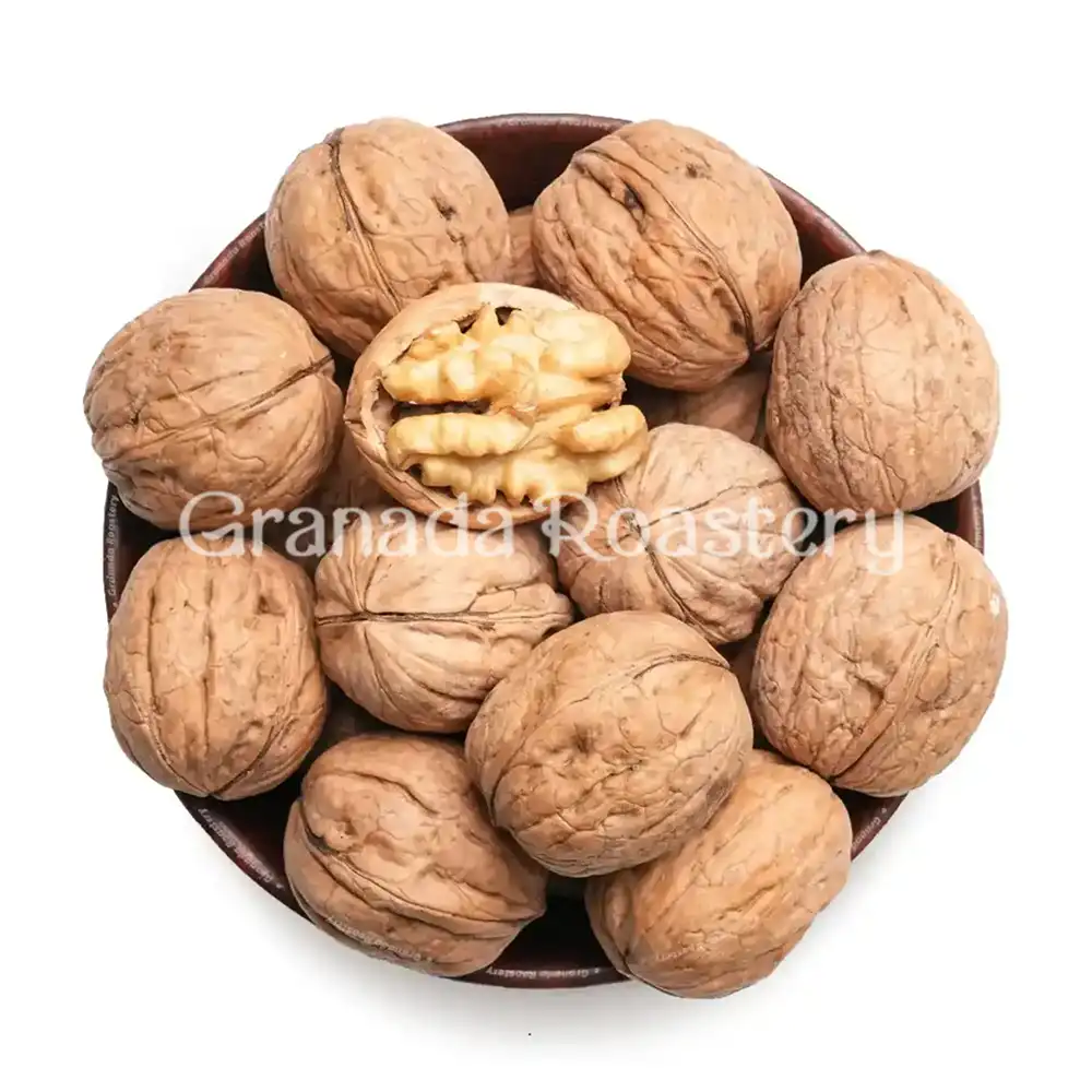 Peeled walnuts