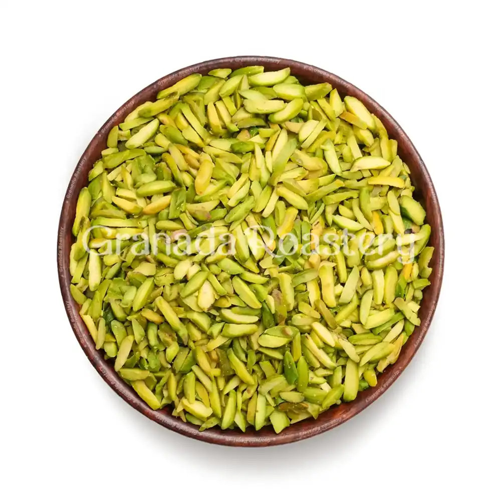 Sliced ​​peeled pistachios