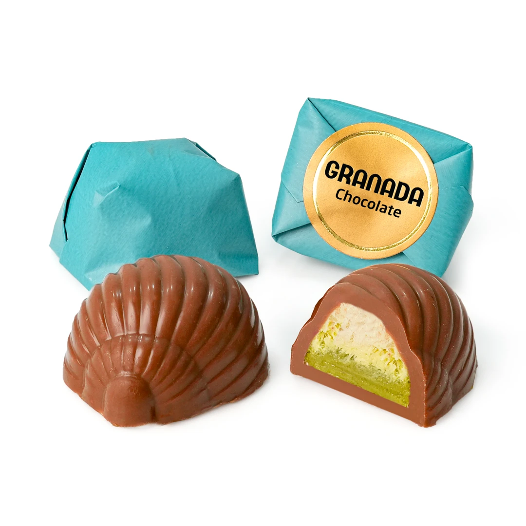 Chocolate stuffed with rahash and pistachios