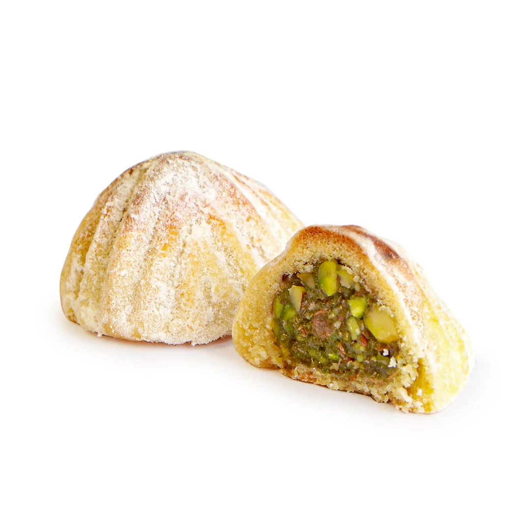 Pistachio mamoul with semolina