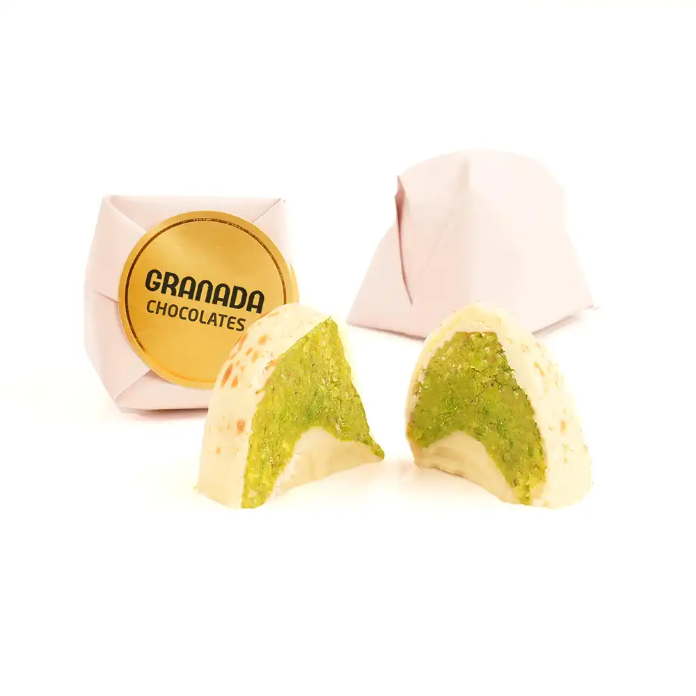 Chocolate with cream and pistachios (white)