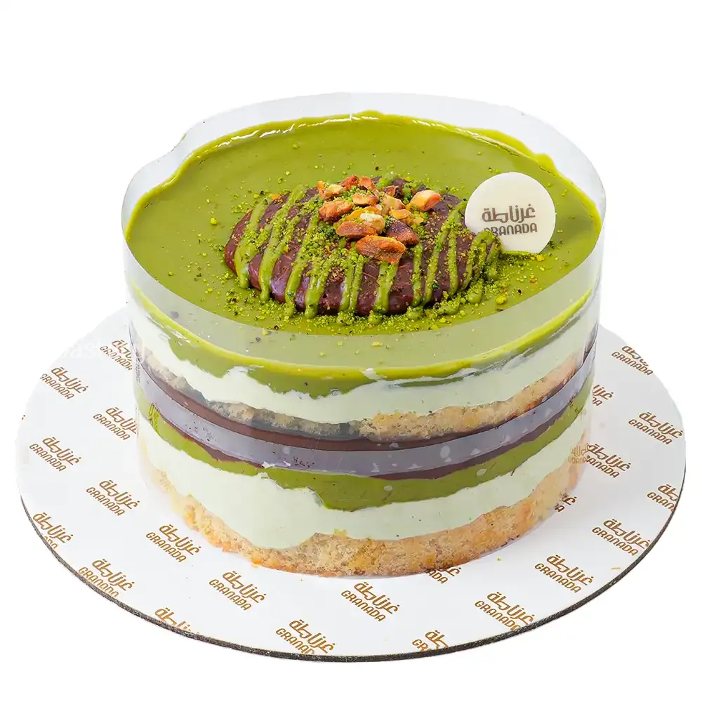 7 layers cake with pistachio